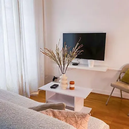 Piece Cosy A 5 Min De La Tour Eiffel A Pied דירה