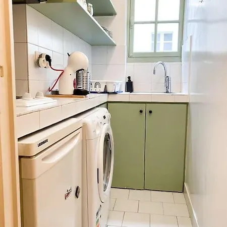Piece Cosy A 5 Min De La Tour Eiffel A Pied Apartment