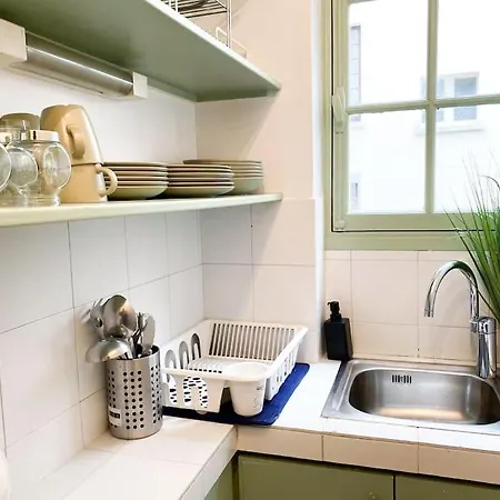 Piece Cosy A 5 Min De La Tour Eiffel A Pied Apartment Paris
